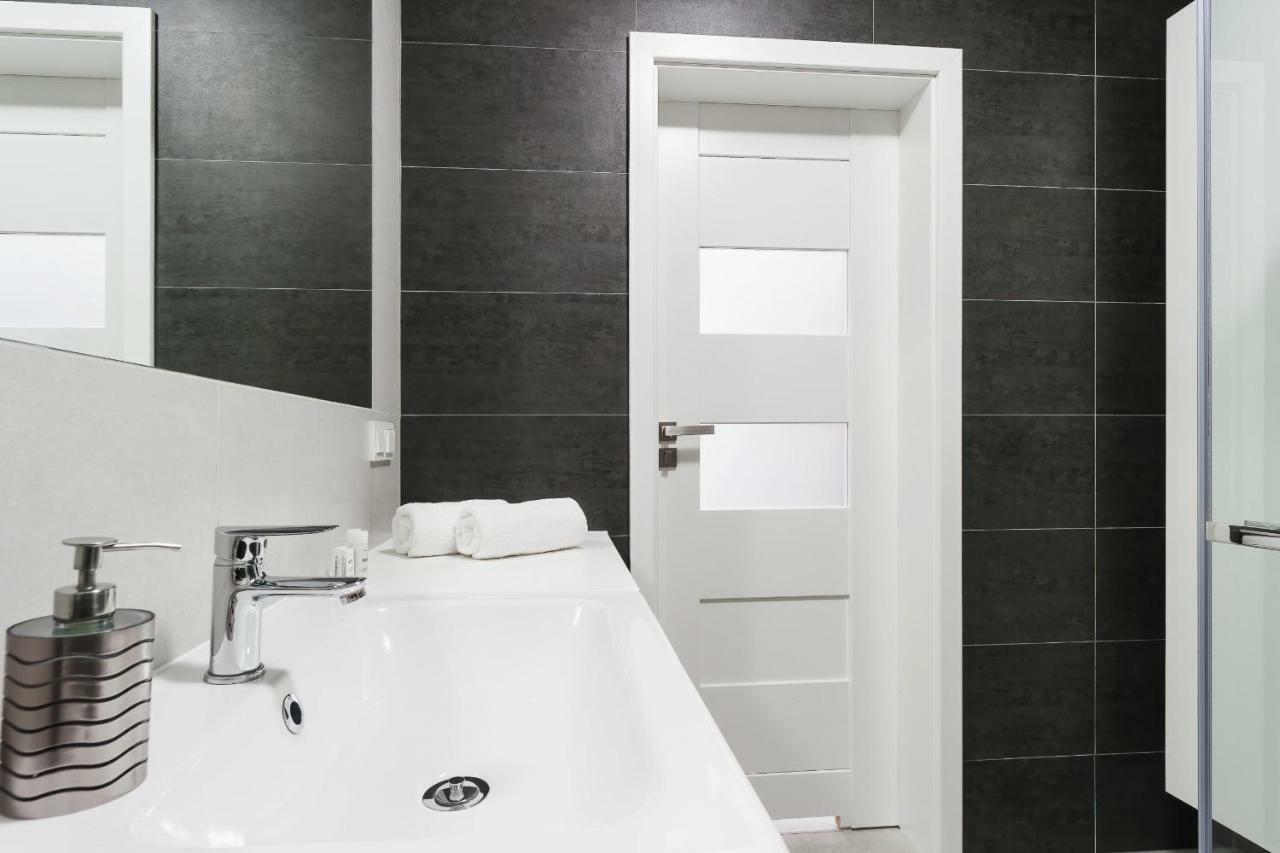 קרקוב Apartments Claro II By Noclegi Renters מראה חיצוני תמונה
